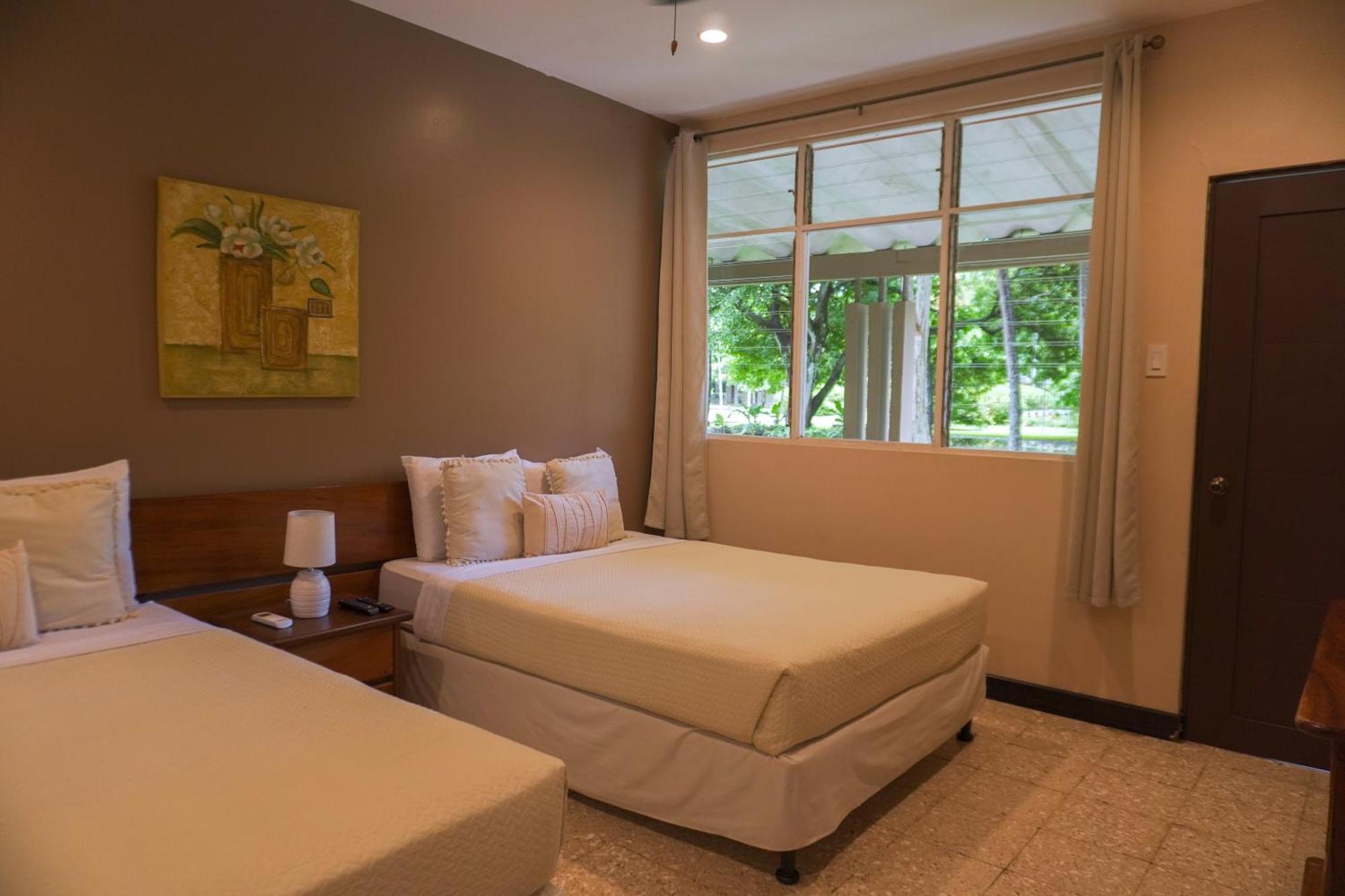 Diria Santa Cruz Hotel 3*