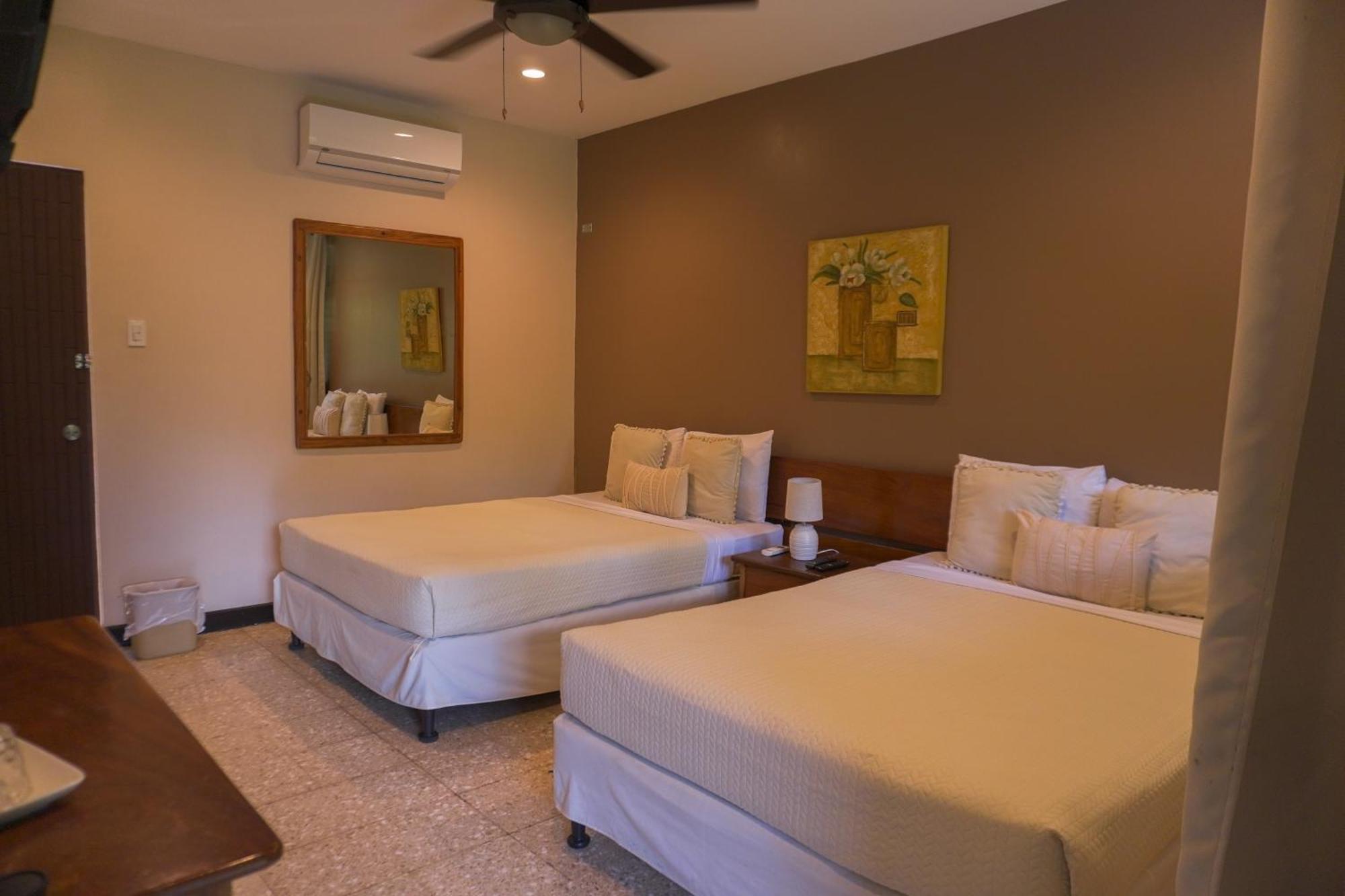 Hotel Diria Santa Cruz 3*